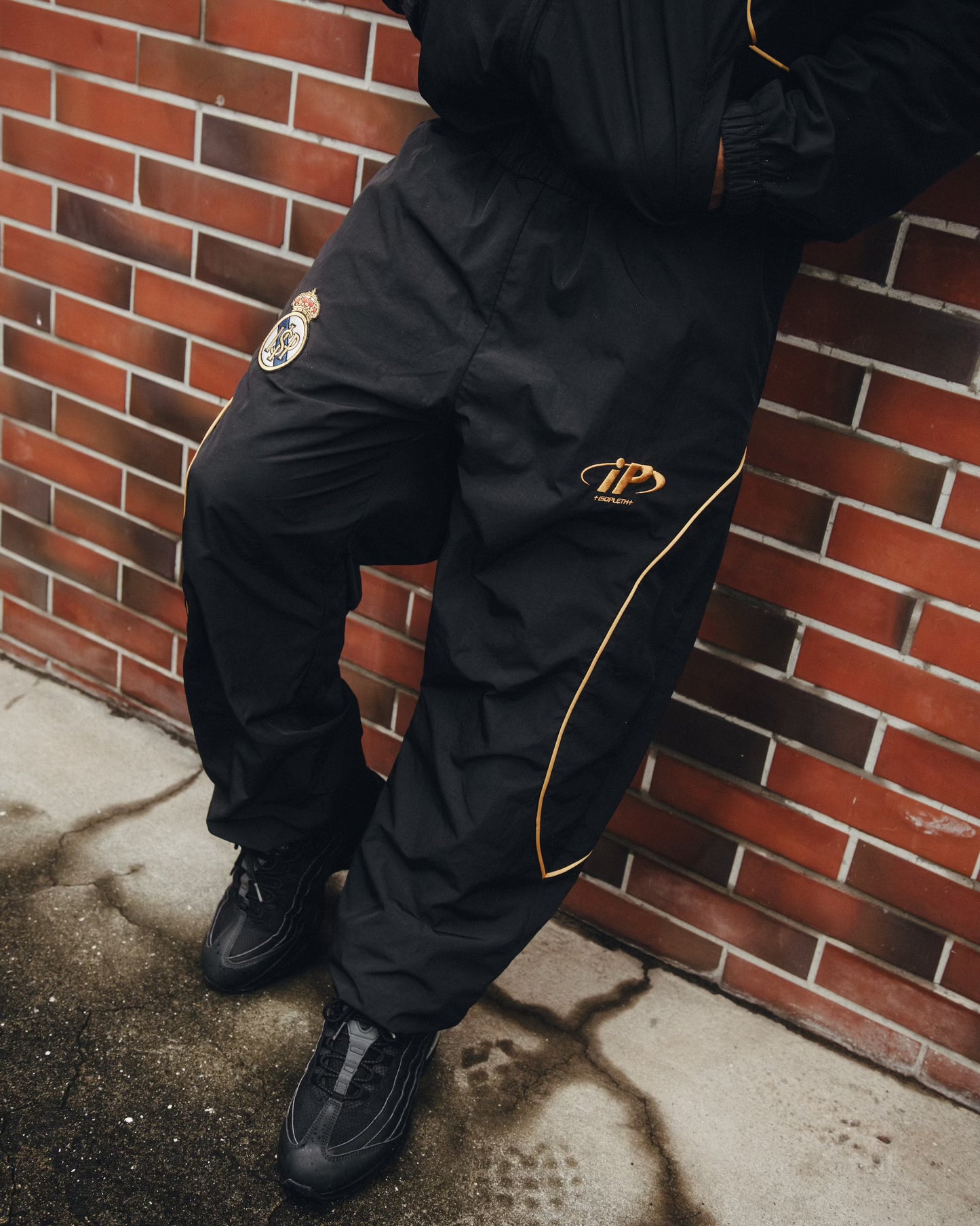 iP El Clásico Nylon Track Pants-Black